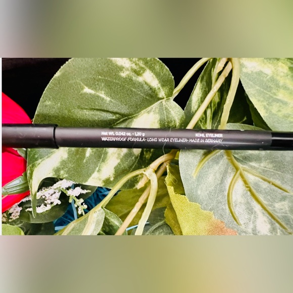 New Doucce Ultra Precision Eyeliner Waterproof, Long Lasting & Sharpenable - Picture 7 of 7